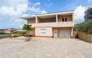 Nice Apartment In Podstrana