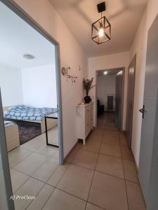 Appartements La Petite Cigale, grand balcon a 10min du Circuit Paul Richard et 15min de la mer - By AURAconciergerie : photos des chambres