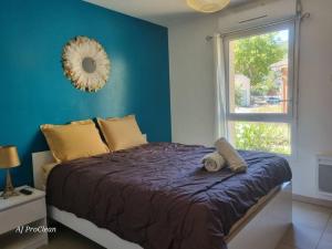 Appartements La Petite Cigale, grand balcon a 10min du Circuit Paul Richard et 15min de la mer - By AURAconciergerie : photos des chambres