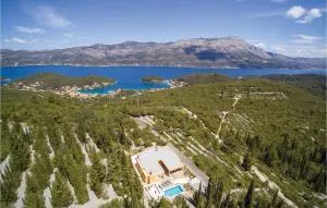 Stunning Home In Zrnovo With Wifi - Postrana