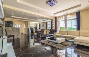 6 Bedroom Gorgeous Home In Gornje Podbablje 
