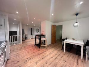 Rent A Lovely Place - OHV3