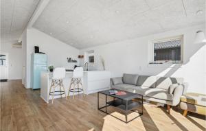 4 Bedroom Beautiful Home In Haarby