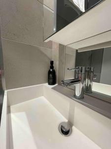 Action in vibrant Collingwood Fitzroy