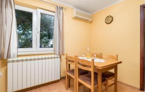 1 Bedroom Amazing Apartment In Lovran 