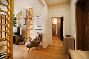 NEW Glamours Central Suite with Elevator