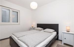 1 Bedroom Lovely Apartment In Mandre 