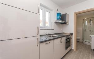 Awesome Apartment In Biograd Na Moru With Wifi 