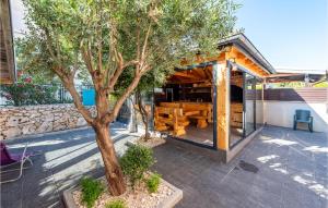 Lovely Apartment In Mandre With Wifi