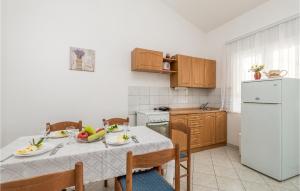 2 Bedroom Cozy Apartment In Potocnica 