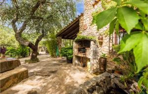 Cozy Home In Algatocin With Kitchenette