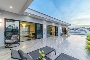 T M L-Jomtien Beach 5 bedrooms - independent swimming pool and KTV