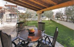 Awesome Apartment In Pula With Wifi 