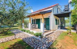 Awesome Home In Peroj With Wifi 