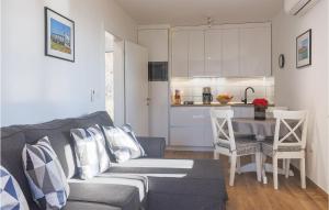 Awesome Home In Peroj With Wifi 