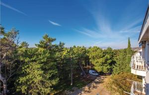 Lovely Apartment In Jadranovo With Wifi 