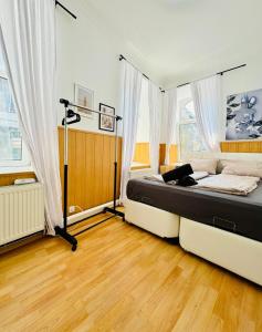 10 BR Apartment for Groups, 8-Min to Rathausplatz