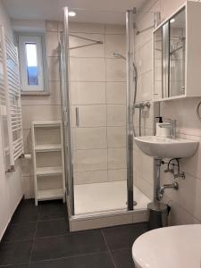 Neu! Große Ferienwohnung 3 Zimmer mit Küche und Bad, 90 qm mit Netflix und PS5