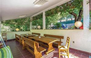 Beautiful Apartment In Povile With Wifi