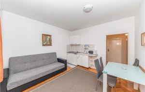 1 Bedroom Nice Apartment In Seget Donji 