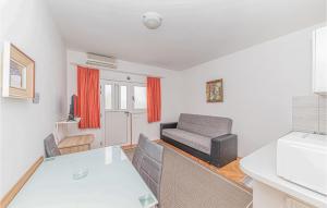1 Bedroom Nice Apartment In Seget Donji 