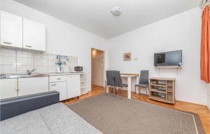 1 Bedroom Nice Apartment In Seget Donji 