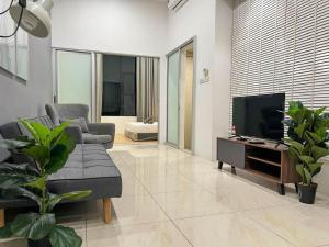 Hush Inn at ITCC Manhattan Suites