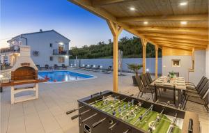 5 Bedroom Cozy Home In Selce 