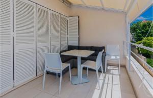 2 Bedroom Nice Apartment In Petrcane