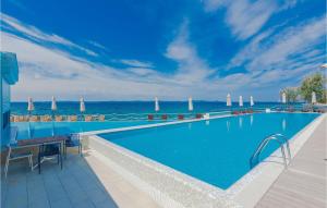 2 Bedroom Nice Apartment In Petrcane