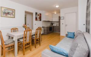 2 Bedroom Nice Apartment In Petrcane