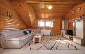 Two-Bedroom Apartment In Velika Gorica