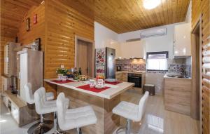 Stunning Apartment In Velika Gorica With Wifi 