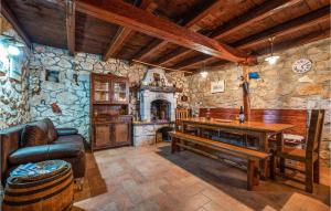 Amazing Home In Plomin With Wifi 