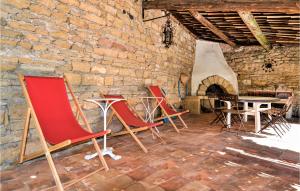 Maisons de vacances Amazing Home In Sernhac With Wifi : photos des chambres