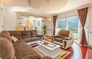 3 Bedroom Awesome Home In Zagvozd