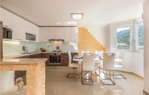 3 Bedroom Awesome Home In Zagvozd