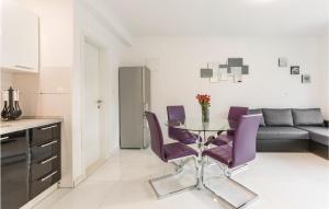 Two-Bedroom Apartment In Podstrana