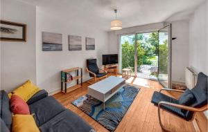 Maisons de vacances 2 Bedroom Awesome Home In Saint-Nazaire : photos des chambres