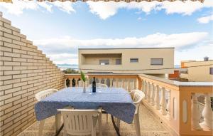 2 Bedroom Gorgeous Apartment In Kozino