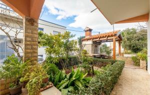 2 Bedroom Gorgeous Apartment In Kozino 