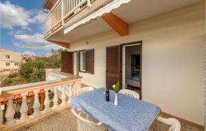 2 Bedroom Gorgeous Apartment In Kozino