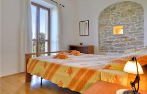 Beautiful Apartment In Rakalj With Wifi