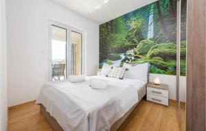 2 Bedroom Amazing Apartment In Bibinje