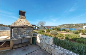 2 Bedroom Cozy Apartment In Rogoznica