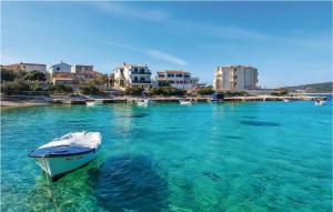 2 Bedroom Cozy Apartment In Rogoznica