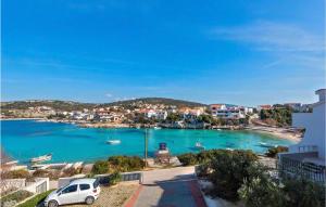 2 Bedroom Cozy Apartment In Rogoznica