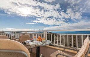 Nice Apartment In Makarska With Wifi 