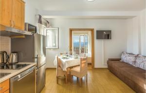 Nice Apartment In Makarska With Wifi 