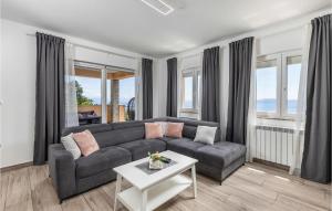 3 Bedroom Awesome Apartment In Veprinac 